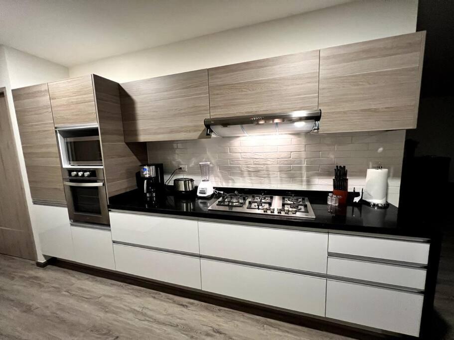 Luxury 3Br Apartment W Pool, Spa & Stunning Views 푸에블라 외부 사진