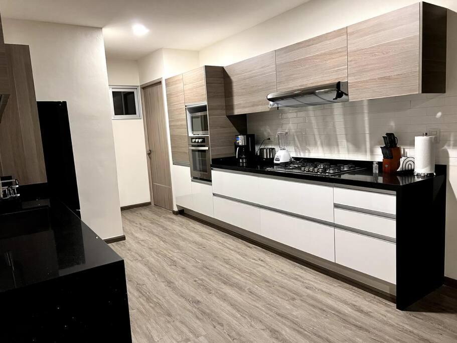Luxury 3Br Apartment W Pool, Spa & Stunning Views 푸에블라 외부 사진